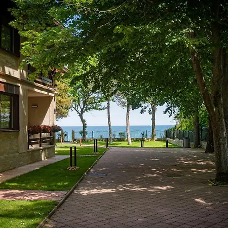 Epico Seafront & Garden Πανσιόν Olimp